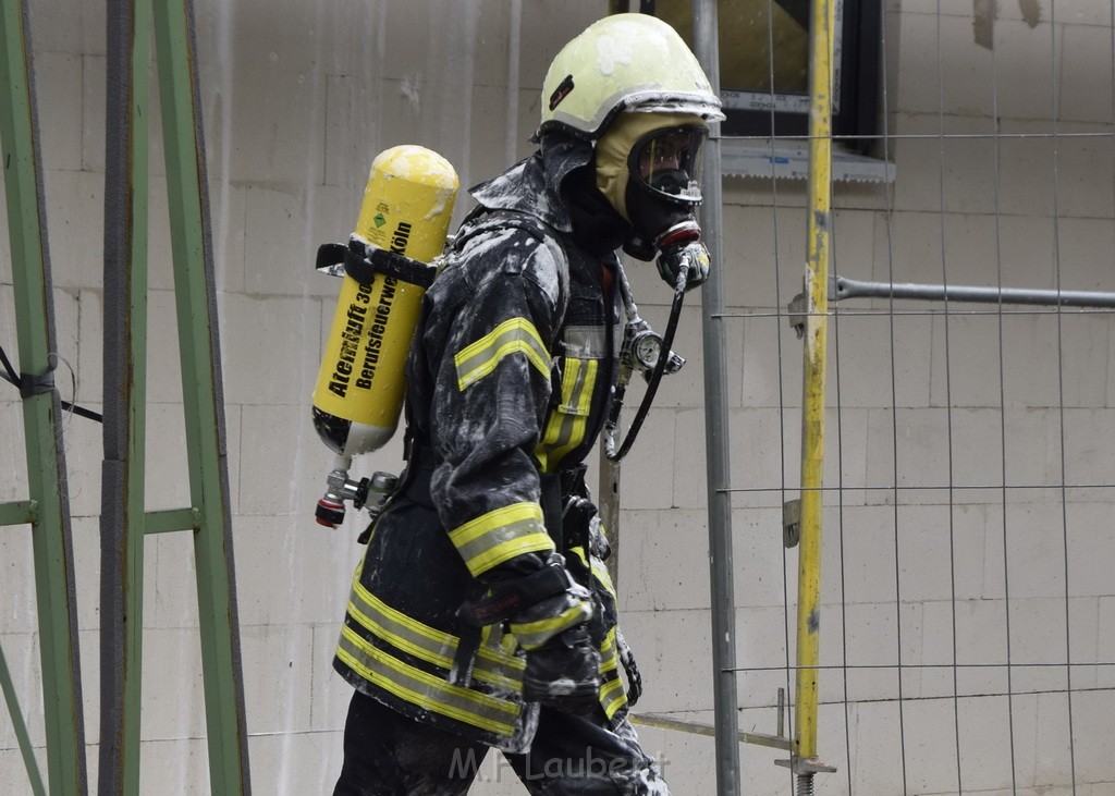 Dachstuhlbrand Koeln Poll Geislarerstr P511.JPG - Miklos Laubert